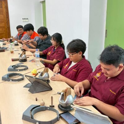โครงการ งานแกะลายกรอบพระเบื้องต้น